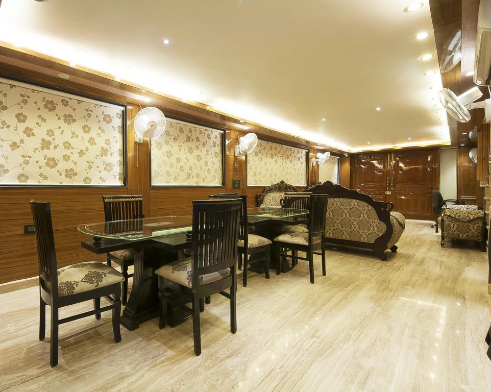 Wood Castle Grand Hotel New Delhi Exterior photo