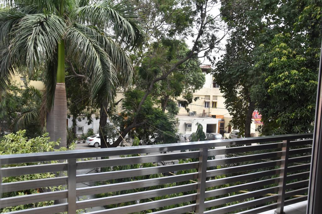 Wood Castle Grand Hotel New Delhi Room photo