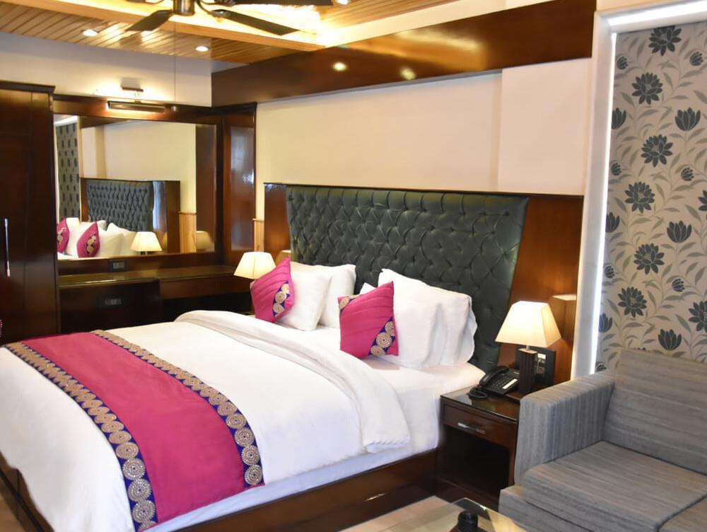 Wood Castle Grand Hotel New Delhi Exterior photo