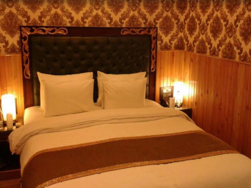Wood Castle Grand Hotel New Delhi Exterior photo