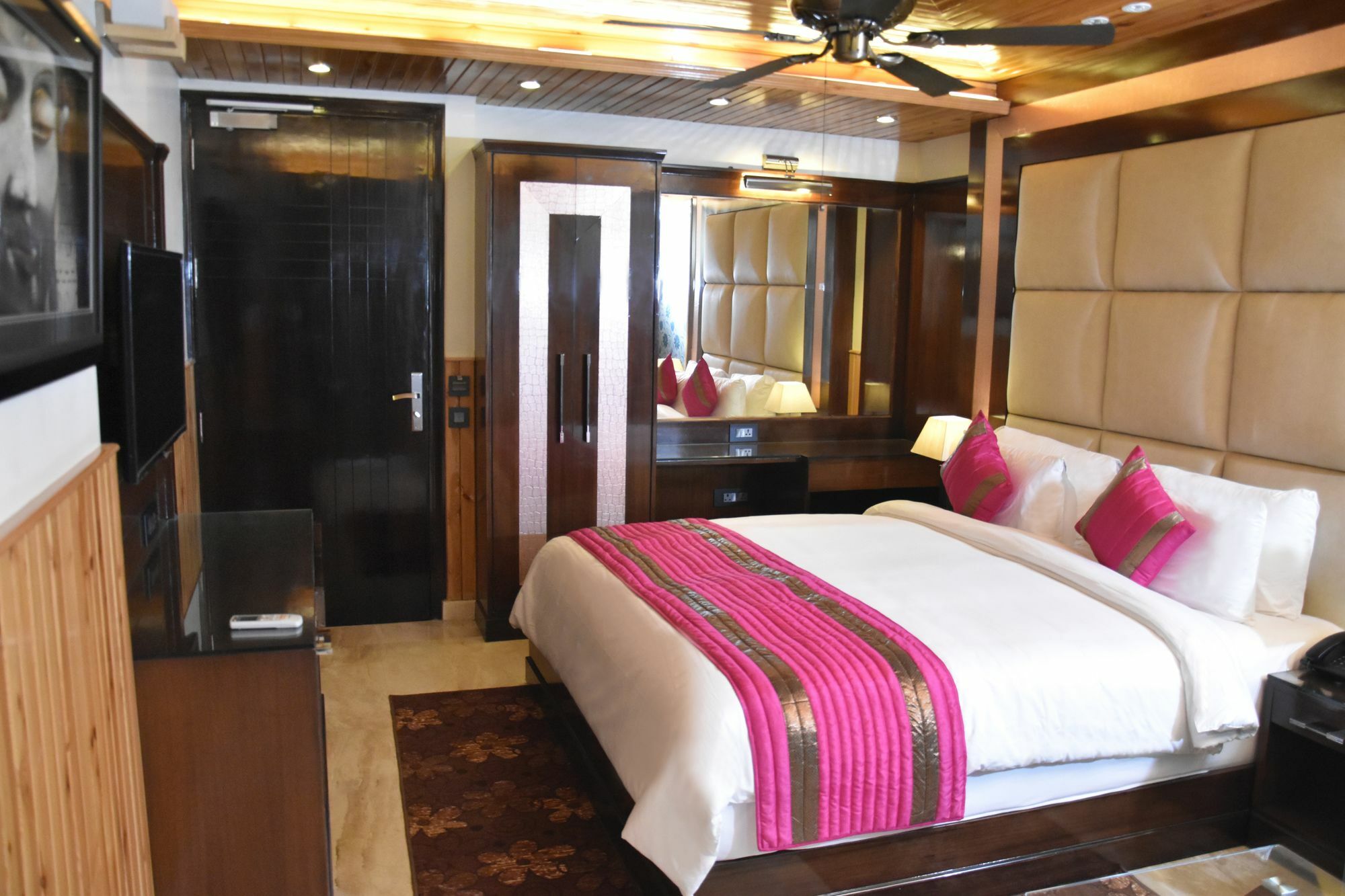 Wood Castle Grand Hotel New Delhi Exterior photo